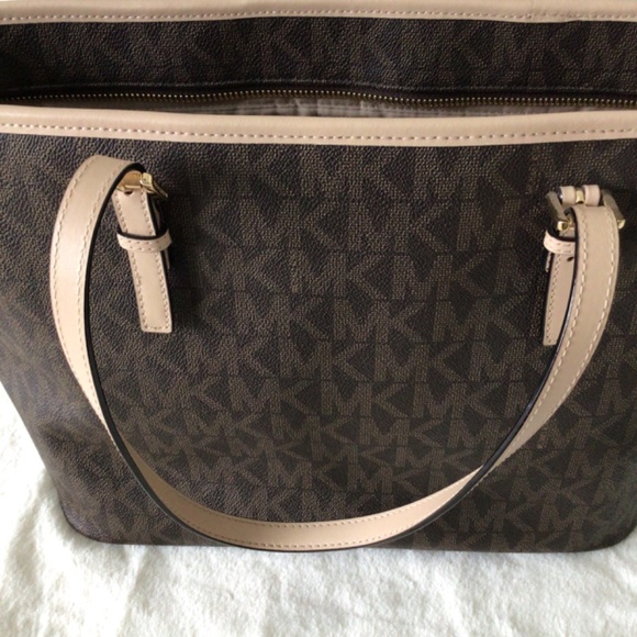 100% Autenthic Michael Kors Jet Set Medium Tote - Picture 5 of 15